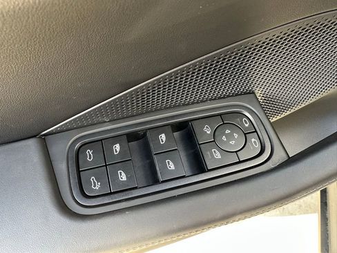 Used 2025 Porsche Macan Electric image 20