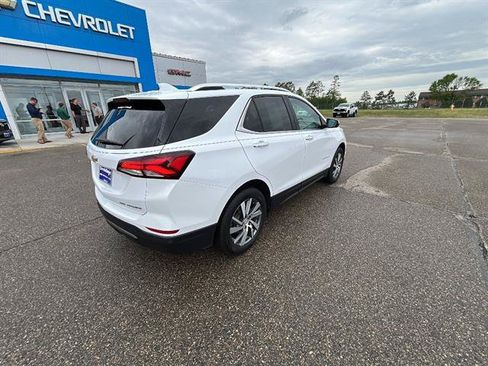 Used 2024 Chevrolet Equinox Premier AWD/4WD image 2