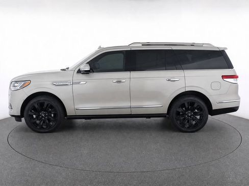 Used 2024 Lincoln Navigator Reserve AWD/4WD image 7