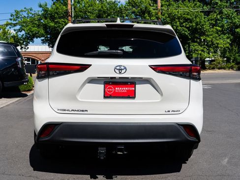 Used 2020 Toyota Highlander LE AWD/4WD image 5