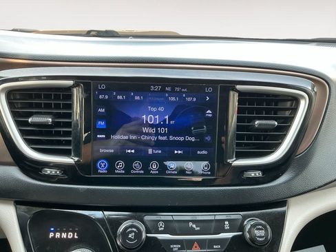 Used 2017 Chrysler Pacifica Touring-L FWD image 14