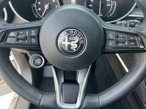 Used 2023 Alfa Romeo Stelvio Ti image 9