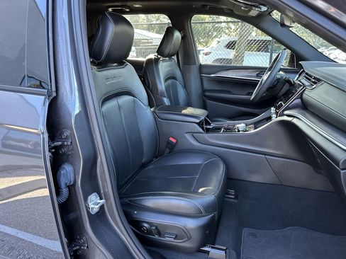 Used 2022 Jeep Grand Cherokee Overland AWD/4WD image 9
