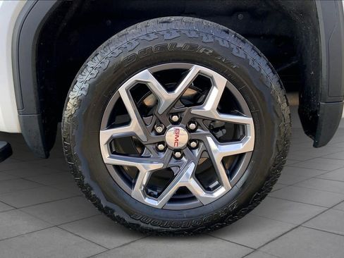 Used 2024 GMC Sierra 1500 SLT image 10