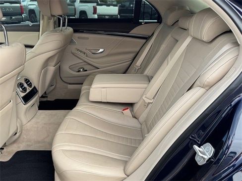 Used 2018 Mercedes-Benz S 560 Sedan image 10