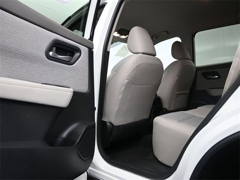 Used 2023 Nissan Rogue SV image 15