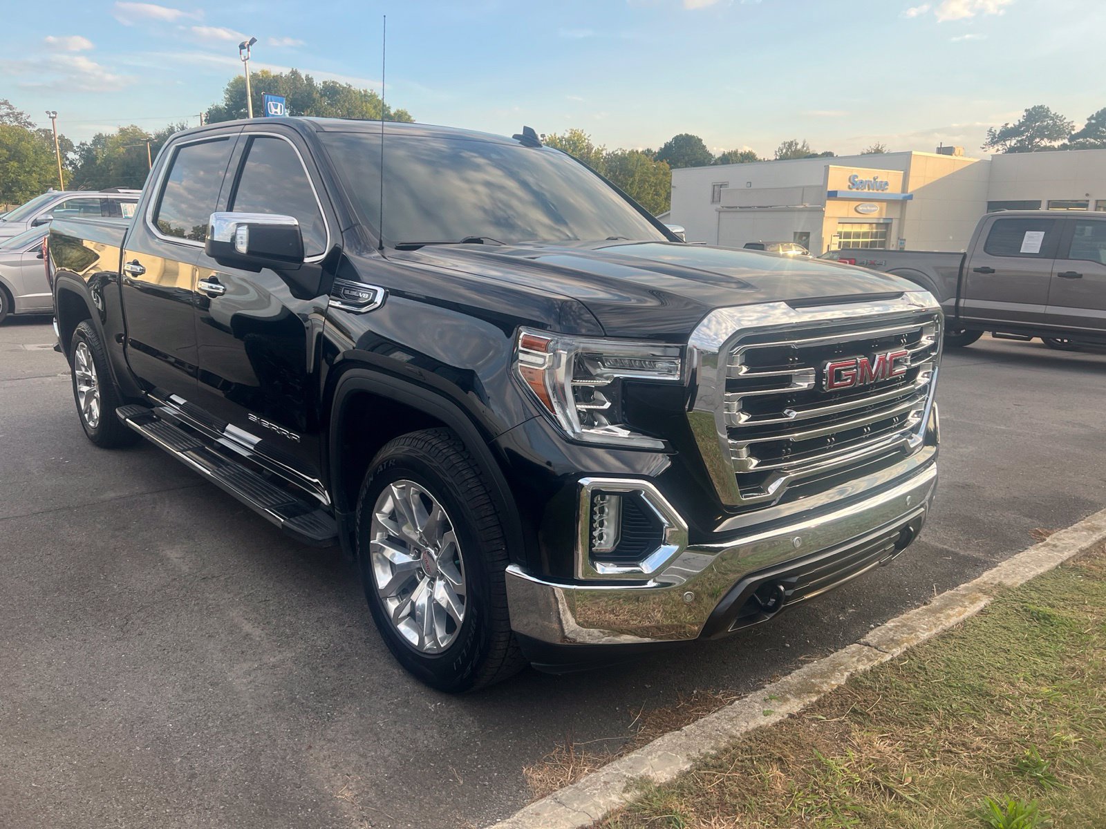 Used 2019 GMC Sierra 1500 SLT w/ SLT Premium Plus Package RWD image 2