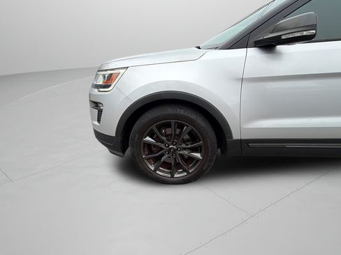 Used 2018 Ford Explorer XLT w/ XLT Appearance Package AWD/4WD image 37