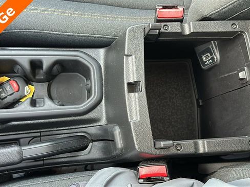 Used 2025 Jeep Wrangler Unlimited Sahara image 24