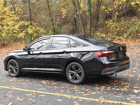 Used 2022 Volkswagen Jetta SE image 6