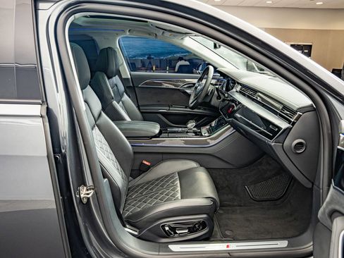 Used 2022 Audi S8 AWD/4WD image 36