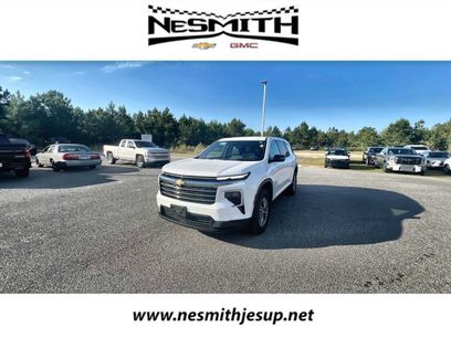 Used 2025 Chevrolet Traverse LT