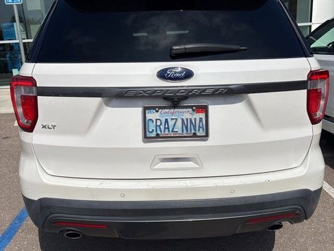Used 2017 Ford Explorer XLT w/ Equipment Group 202A FWD image 4