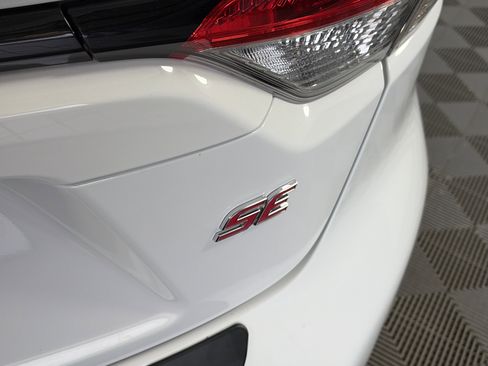 Used 2021 Toyota Corolla SE FWD image 16