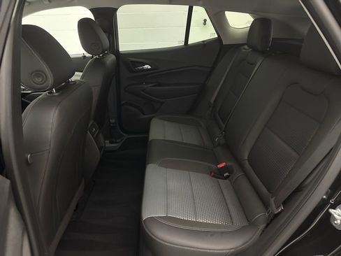 Used 2025 Chevrolet Trax LT w/ LT Convenience Package FWD image 31