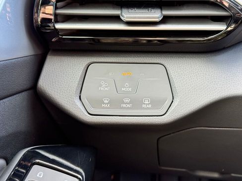 Used 2023 Volkswagen ID.4 Pro S image 31