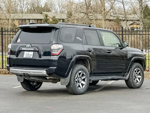 Used 2024 Toyota 4Runner TRD Off-Road Premium image 3
