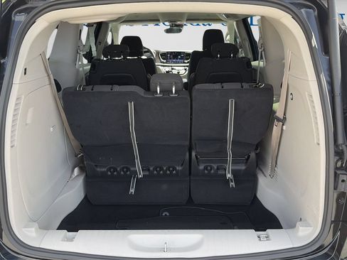 Used 2024 Chrysler Voyager LX FWD image 9