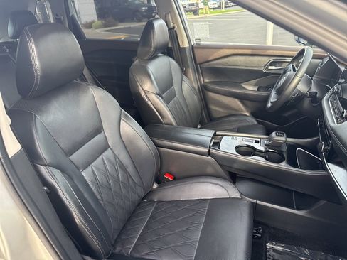 Used 2023 Nissan Rogue Platinum w/ Platinum Premium Package image 11