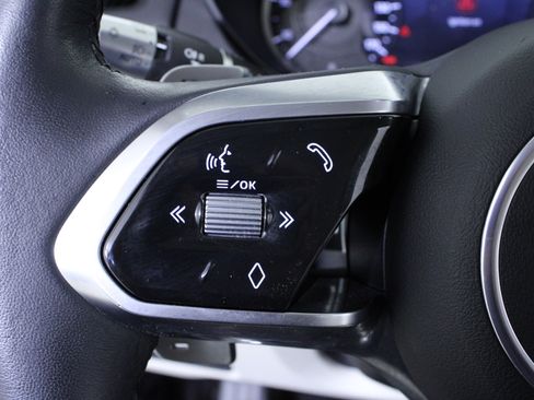 Used 2022 Jaguar E-PACE image 22