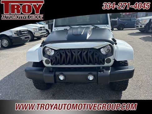 Used 2017 Jeep Wrangler Unlimited Rubicon w/ Connectivity Group image 5