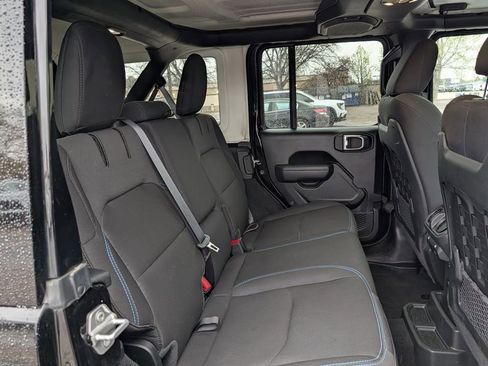 Used 2022 Jeep Wrangler Unlimited Rubicon 4xe w/ Cold Weather Group AWD/4WD image 23
