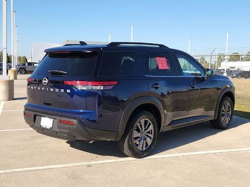 Certified 2025 Nissan Pathfinder SV image 5