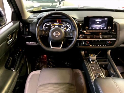 Used 2022 Nissan Pathfinder SV w/ SV Premium Package image 5