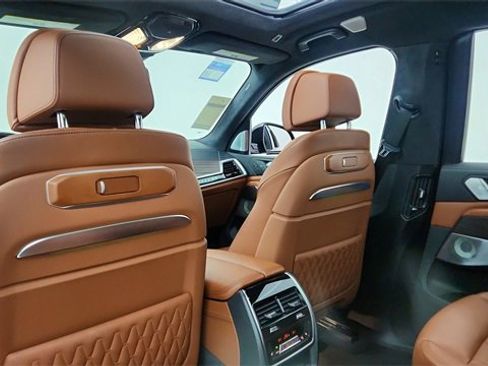 Used 2024 BMW X7 xDrive40i w/ Executive Package image 35