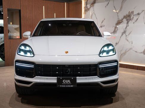Used 2022 Porsche Cayenne Turbo S AWD/4WD image 3