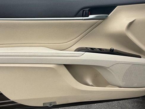 Used 2018 Toyota Camry XLE FWD image 20