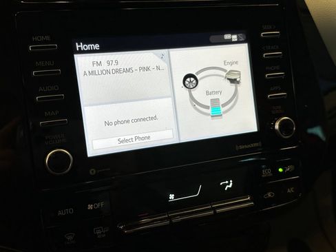 Used 2022 Toyota Prius LE FWD image 13
