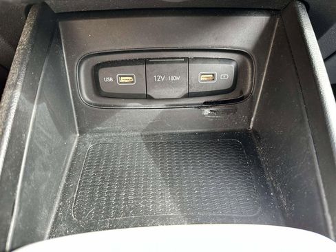 Used 2022 Hyundai Venue Limited FWD image 24