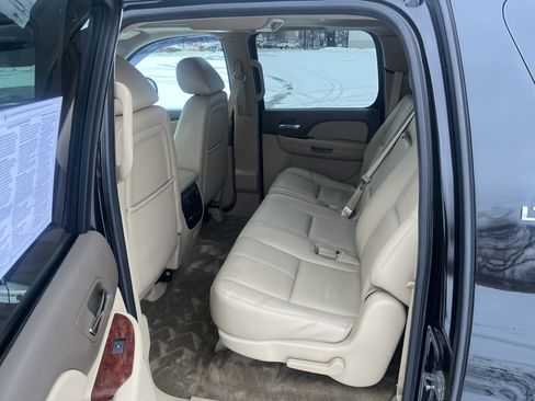 Used 2013 Chevrolet Suburban 2500 LT image 12