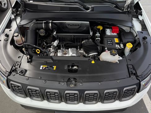 Used 2025 Jeep Compass Trailhawk AWD/4WD image 22