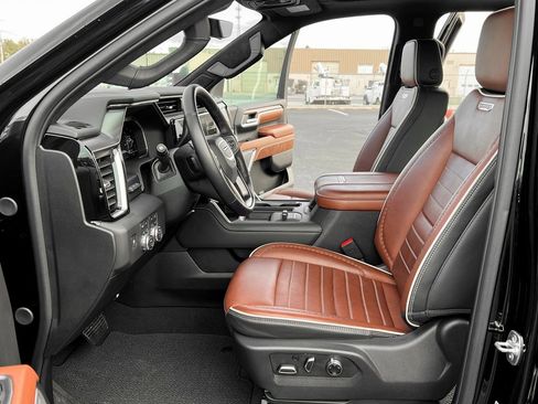 Used 2025 GMC Sierra 3500 Denali Ultimate image 3