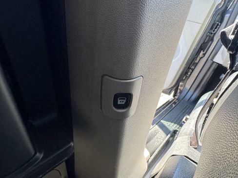 Used 2017 Dodge Grand Caravan SXT image 24