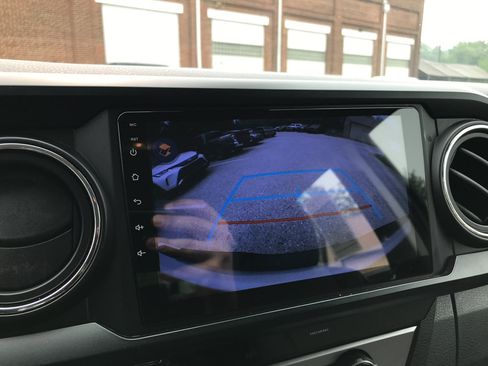 Used 2018 Toyota Tacoma SR w/ SR Convenience Package RWD image 17