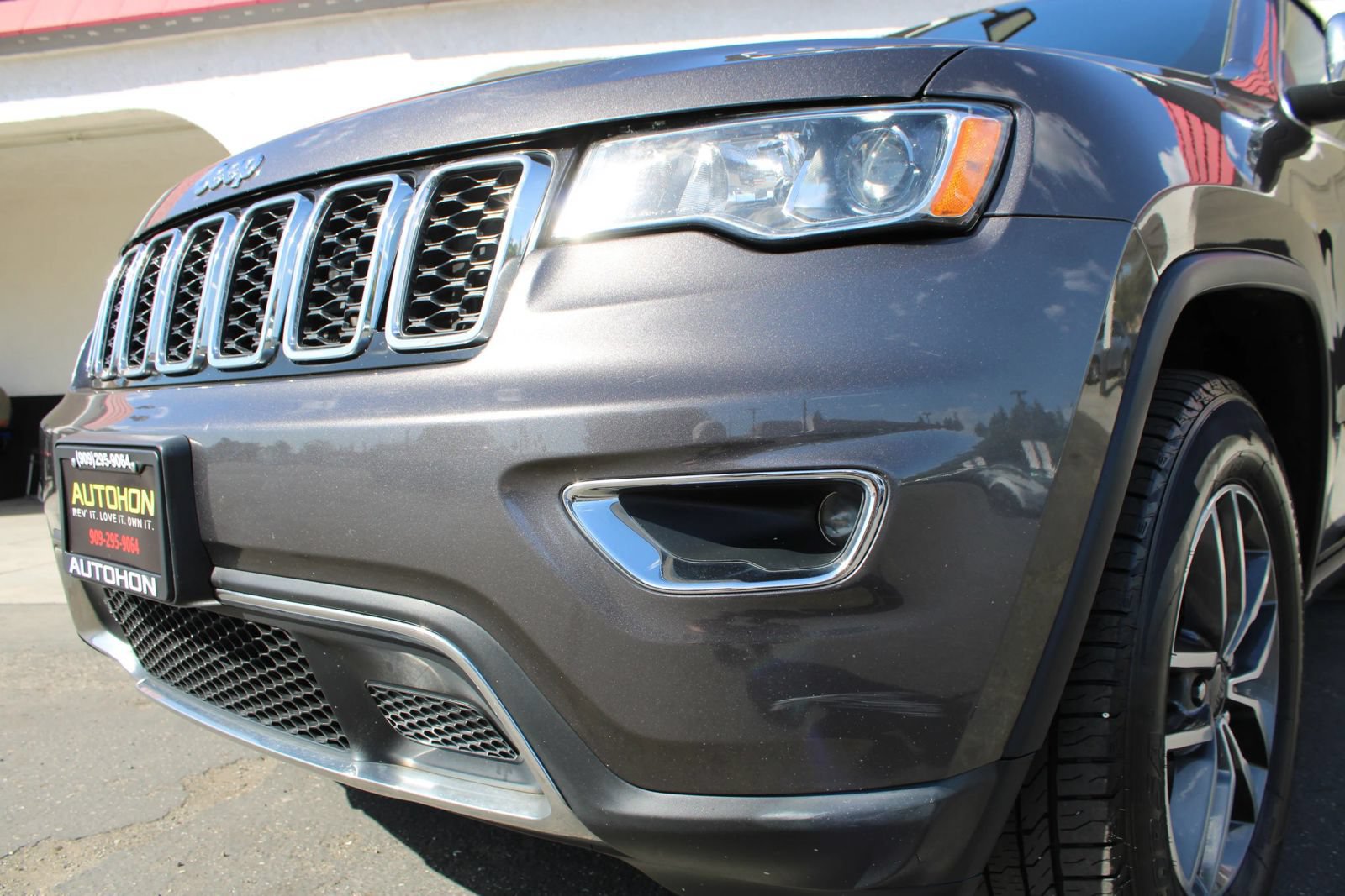 Used 2019 Jeep Grand Cherokee Limited AWD/4WD image 4