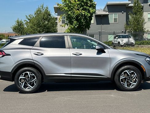 Used 2023 Kia Sportage LX AWD/4WD image 2