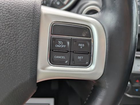 Used 2020 Dodge Journey SE w/ SE Popular Equipment Group FWD image 14
