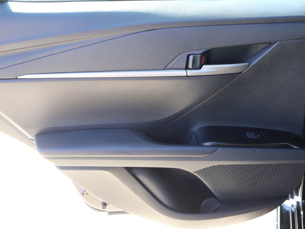 Used 2026 Toyota Camry SE FWD image 15
