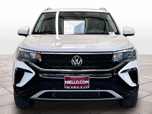Used 2023 Volkswagen Taos SE w/ Panoramic Sunroof Package AWD/4WD image 2