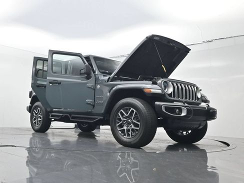 Used 2024 Jeep Wrangler Unlimited Sahara w/ Technology Group AWD/4WD image 27