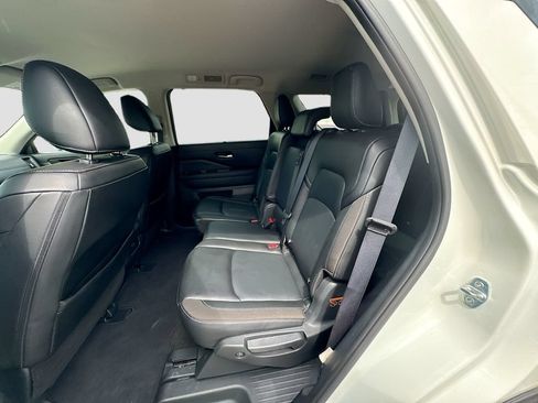 Used 2024 Nissan Pathfinder SL AWD/4WD image 25