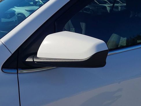 Used 2020 Chevrolet Equinox LT image 18