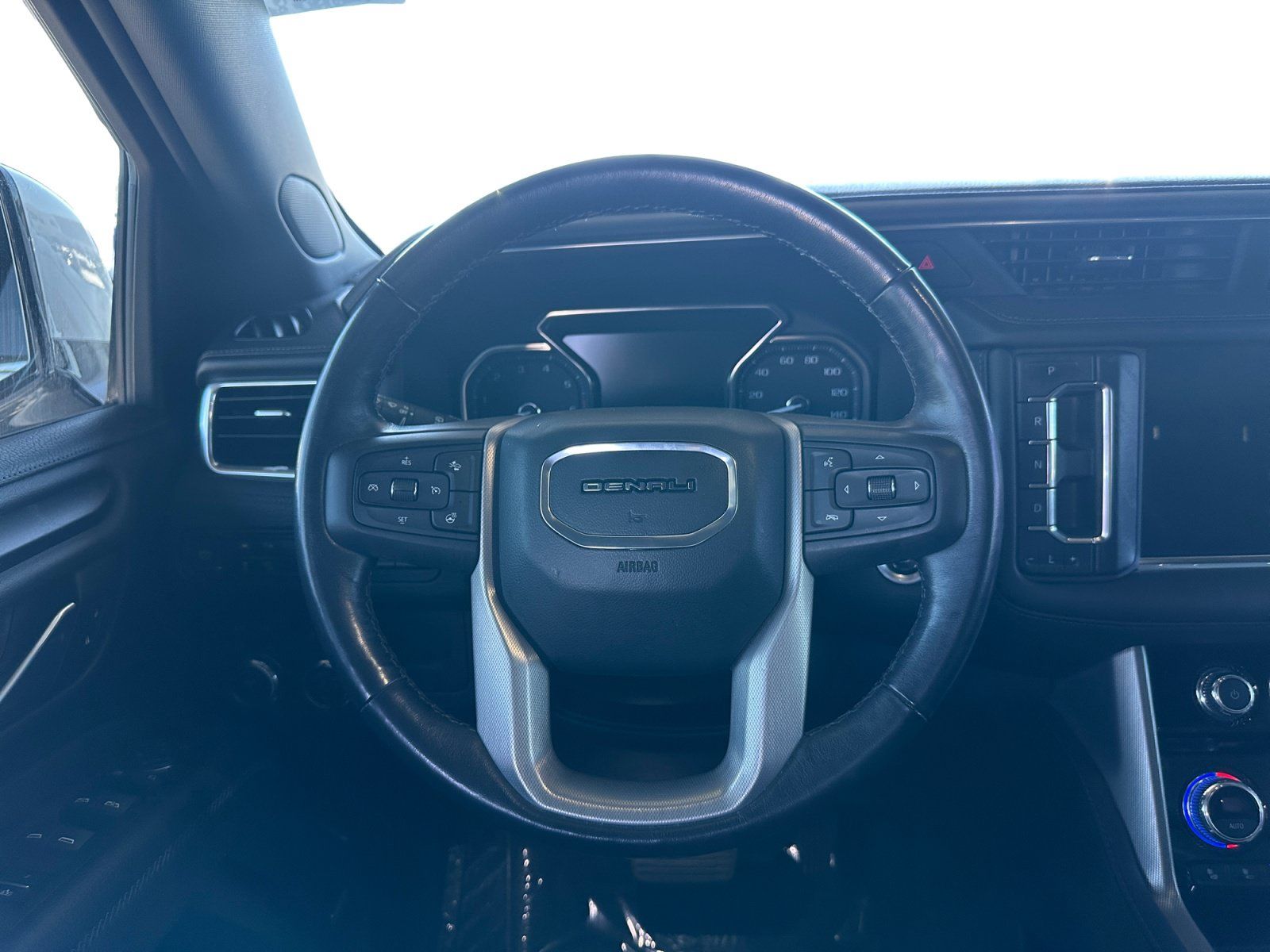 Used 2021 GMC Yukon XL Denali AWD/4WD image 12