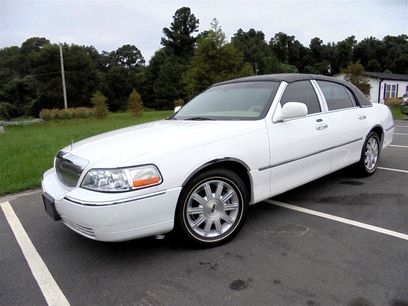 Used 2011 Lincoln Town Car Signature Limited