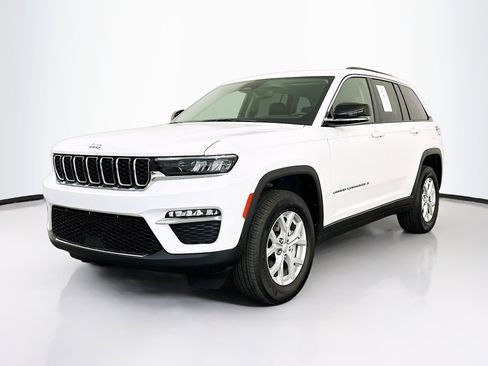Used 2023 Jeep Grand Cherokee Limited image 3