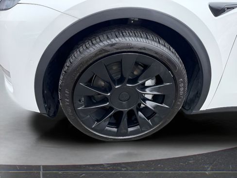 Used 2021 Tesla Model Y Long Range AWD/4WD image 9